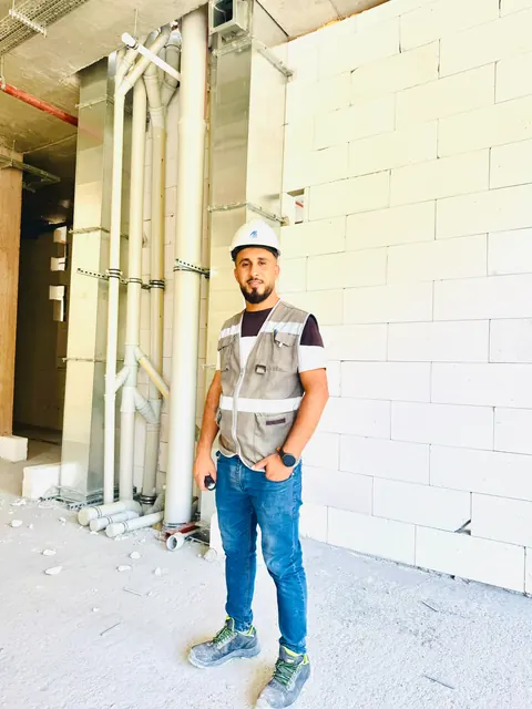 Şantiyede saha kontrolü