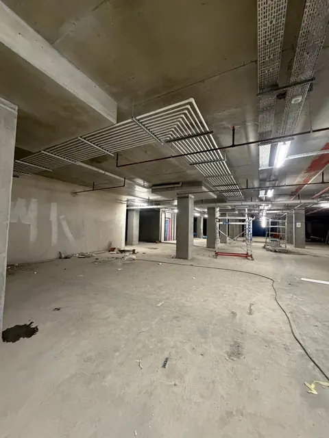 Otopark tavanında tesisat hatları